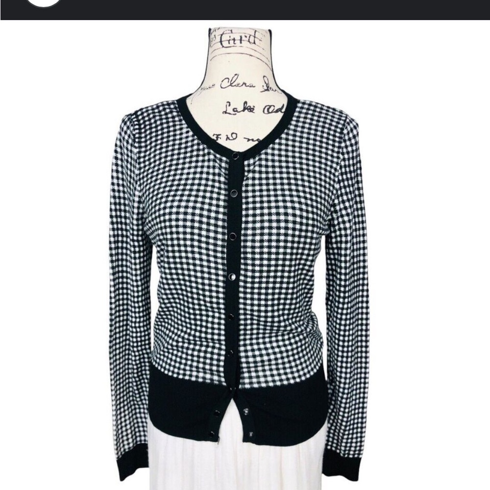Light cardigan. Soft and light material.